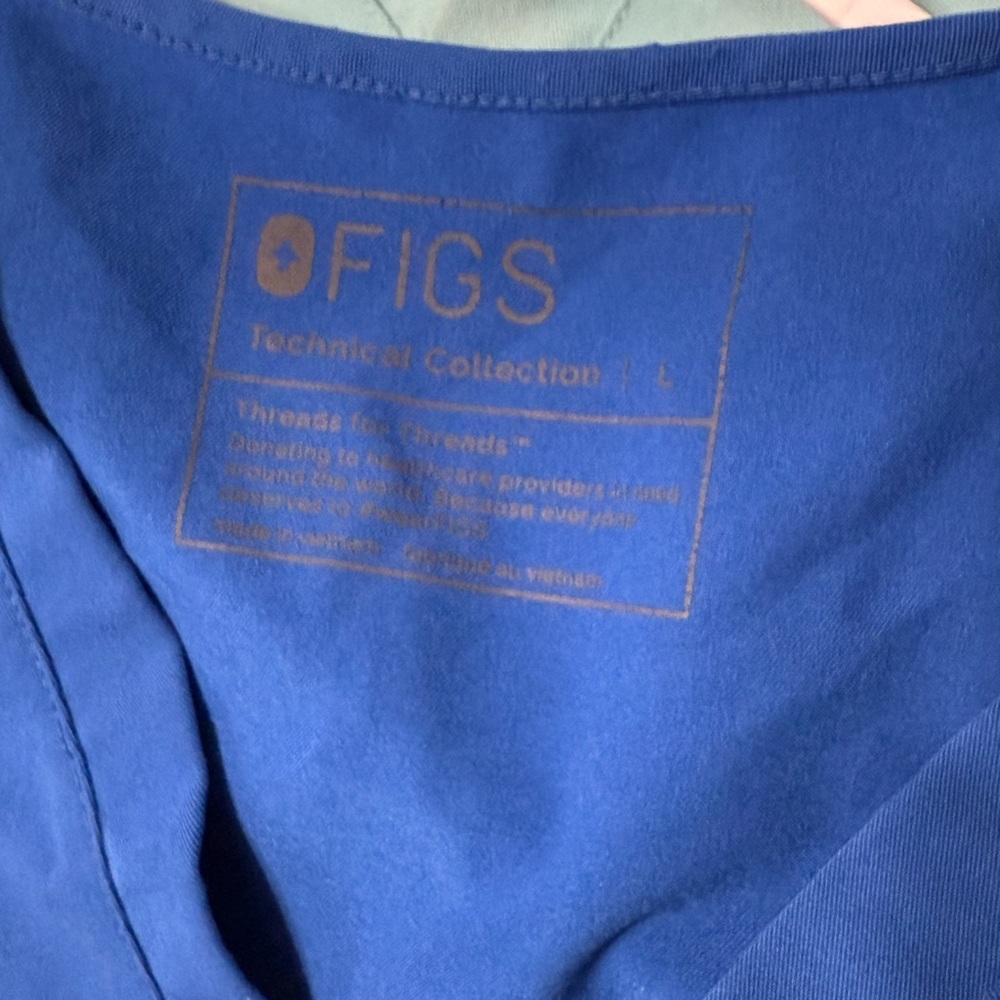 FIGS Technical Collection Scrub Top - Picture 5 of 7